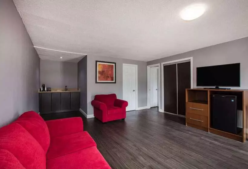 Hotelli Ramada By Wyndham Jacksons Point