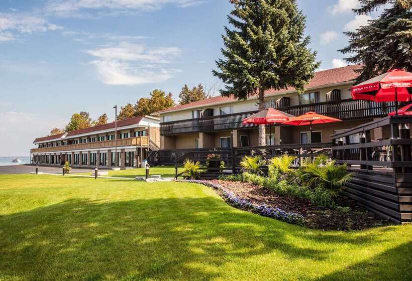 בית מלון כפרי Ramada By Wyndham Jacksons Point