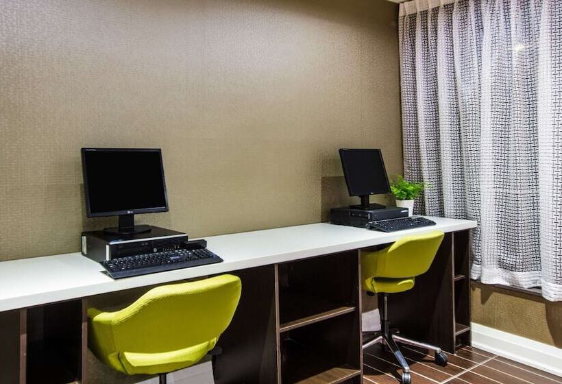 בית מלון כפרי Ramada By Wyndham Jacksons Point