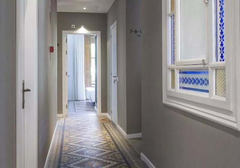 هتل Som Nit Triomf