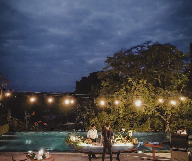 Отель The Tamarind Resort  Nusa Lembongan