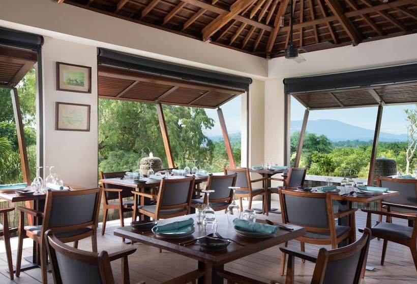 Отель The Tamarind Resort  Nusa Lembongan