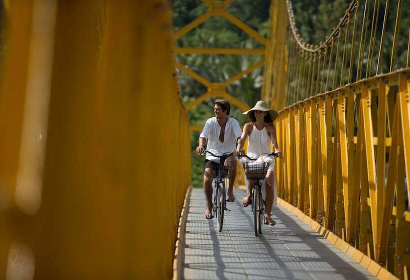 Отель The Tamarind Resort  Nusa Lembongan