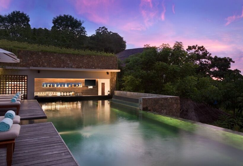 Отель The Tamarind Resort  Nusa Lembongan