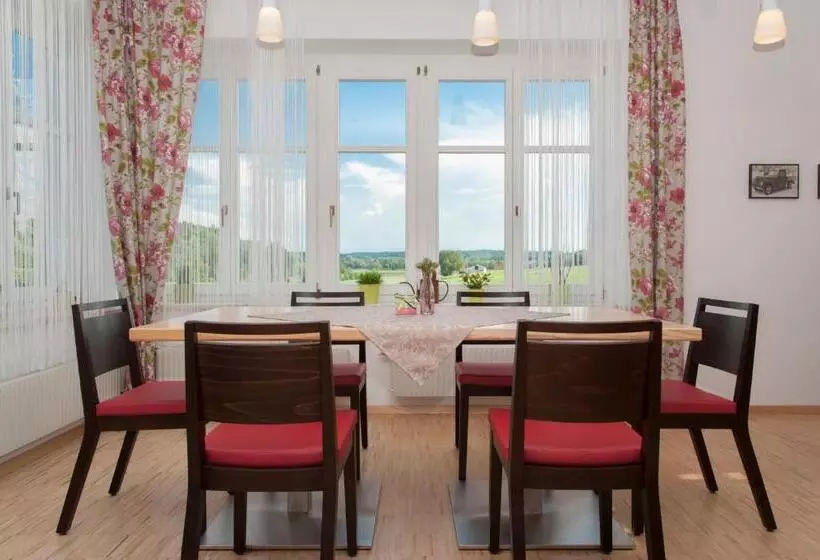 Aamiaismajoitus (B&B) Haus Steirer Am Kaiserwald