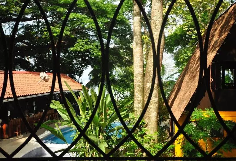 Hotelli Howler Monkey