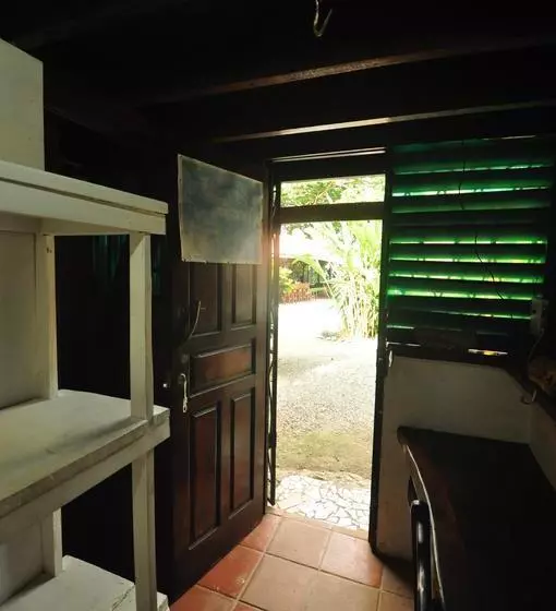 Hotelli Howler Monkey