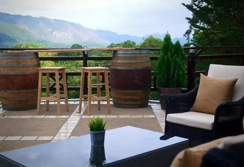 Hotelli Issara Boutique Winery