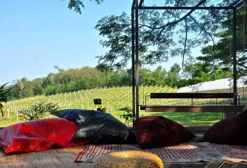 Hotelli Issara Boutique Winery