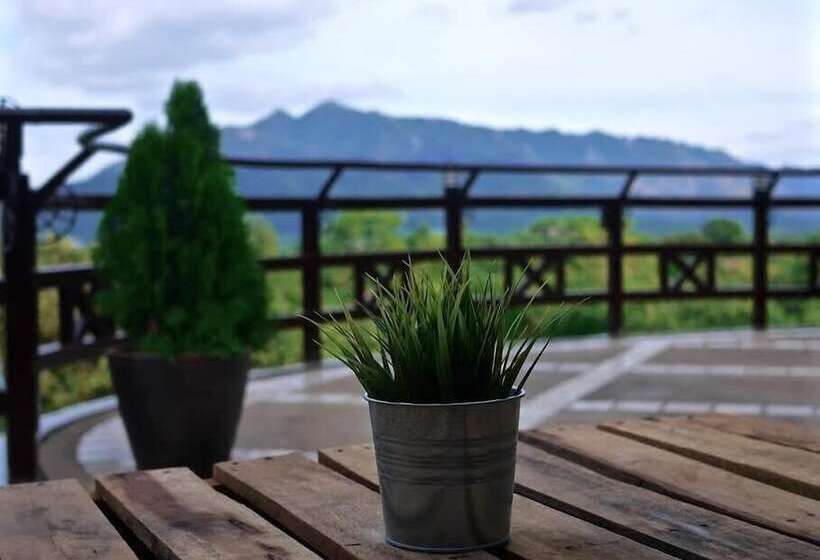 Отель Issara Boutique Winery