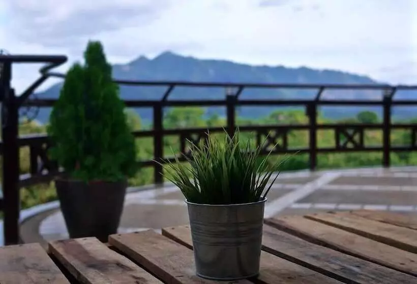 Hotelli Issara Boutique Winery