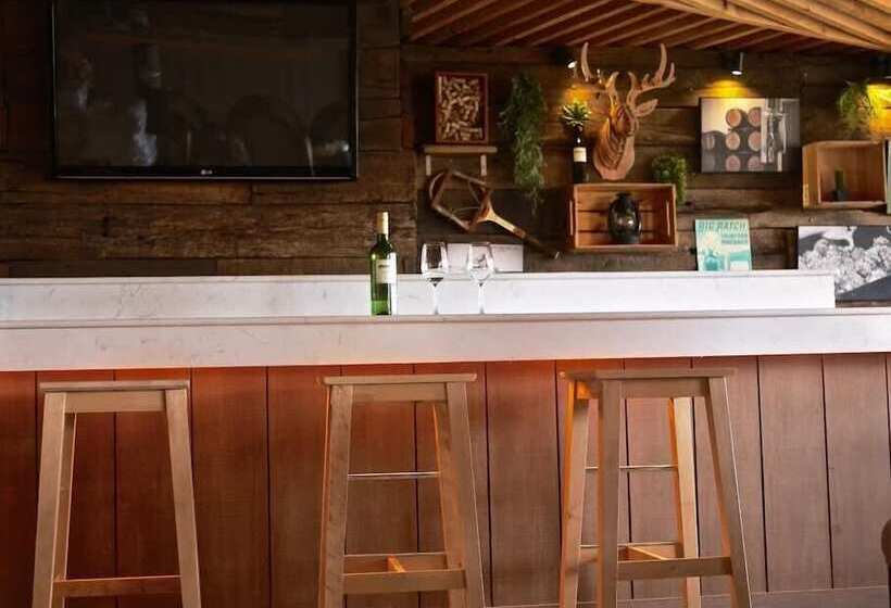 Отель Issara Boutique Winery