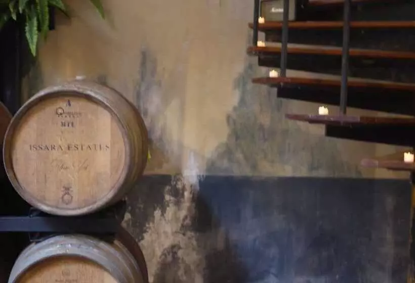 Hotelli Issara Boutique Winery