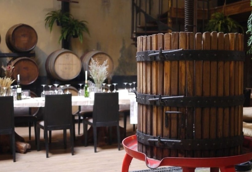 Отель Issara Boutique Winery