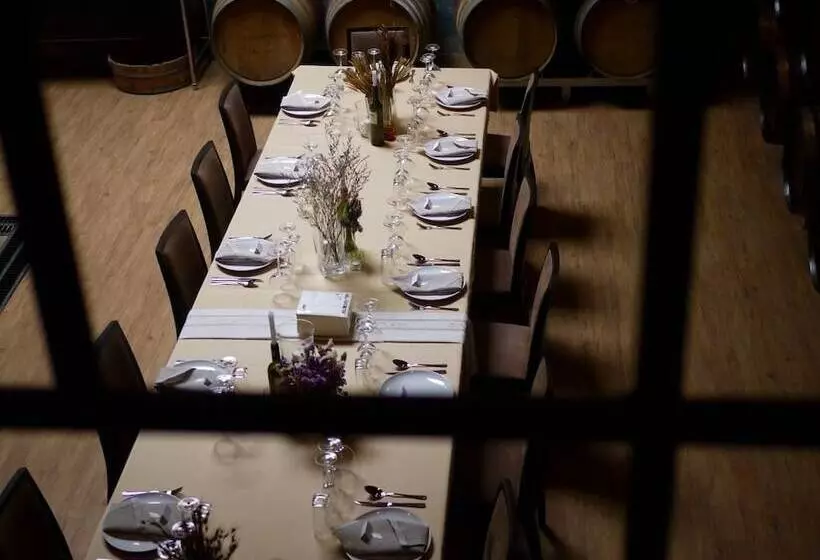 Hotelli Issara Boutique Winery