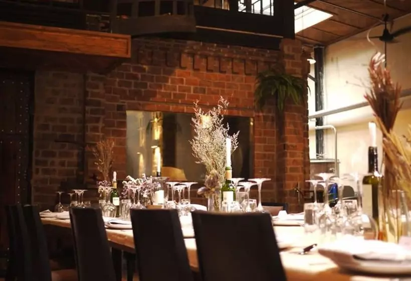 Hotelli Issara Boutique Winery