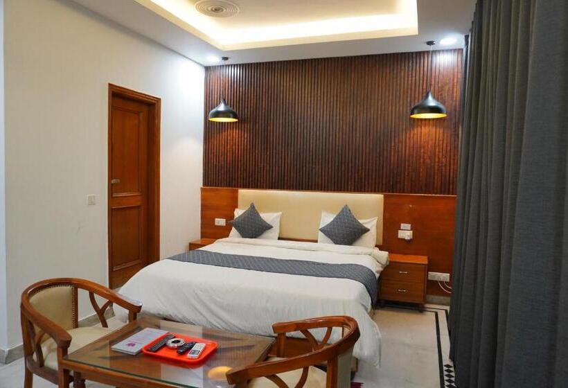 Ganeshwaram Hotel Sector 45 Noida