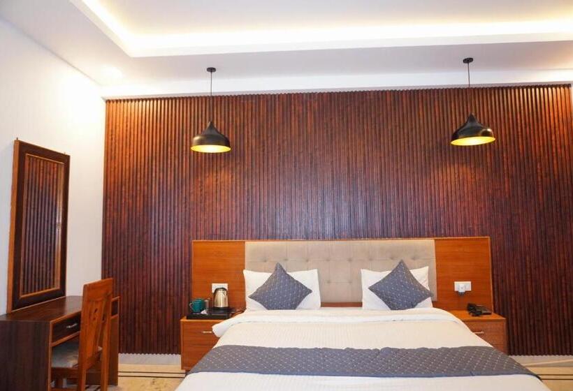 Ganeshwaram Hotel Sector 45 Noida