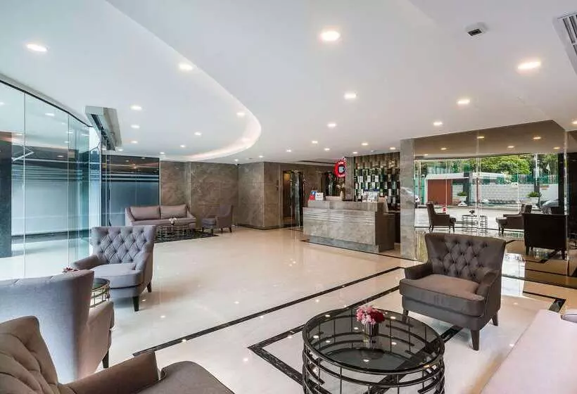 ホテル Surestay Plus By Best Western Sukhumvit 2