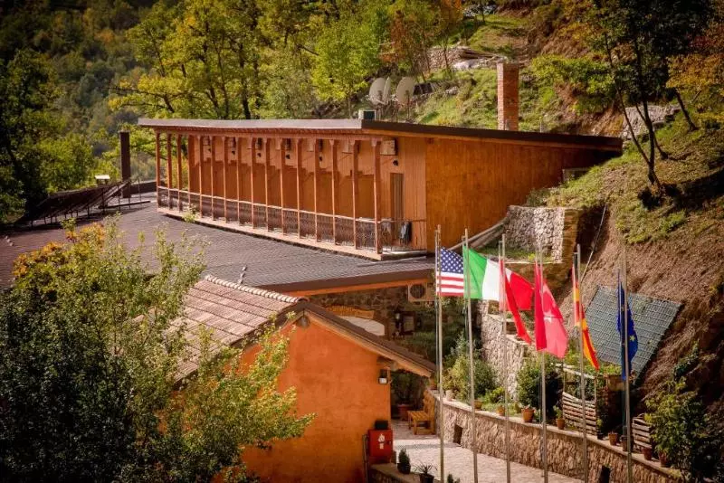 هتل Tutto
