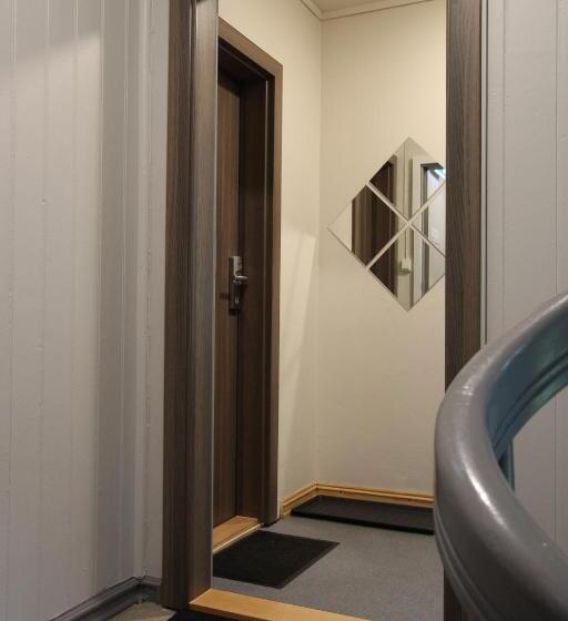 הוסטל Slottet Apartments