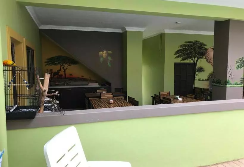 ベッドアンドブレックファースト Pine Cottages