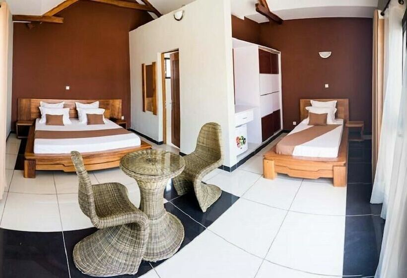 בית מלון כפרי Lovencie Lodge