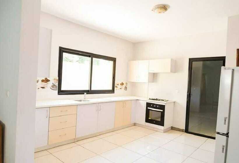 בית מלון כפרי Lovencie Lodge