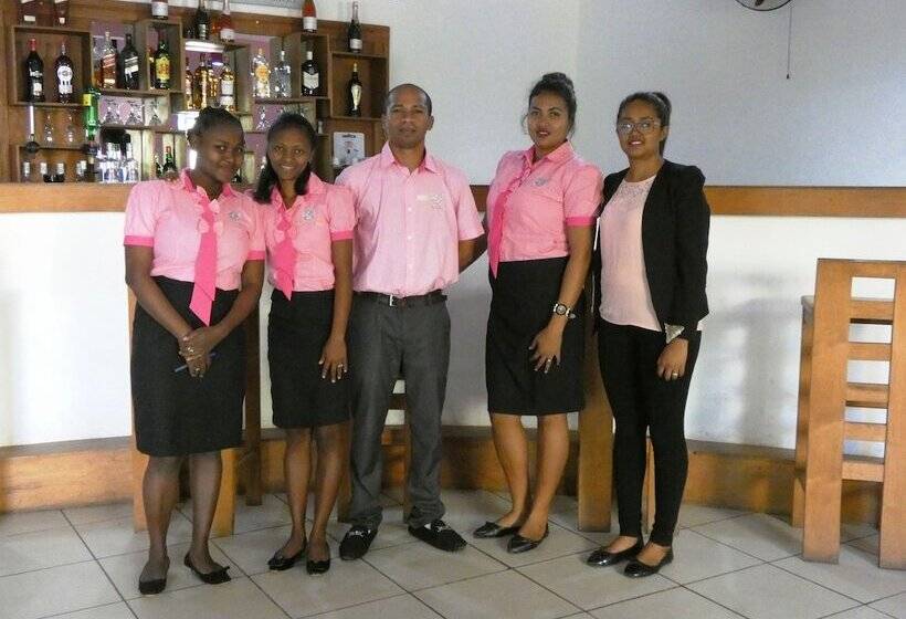 בית מלון כפרי Lovencie Lodge