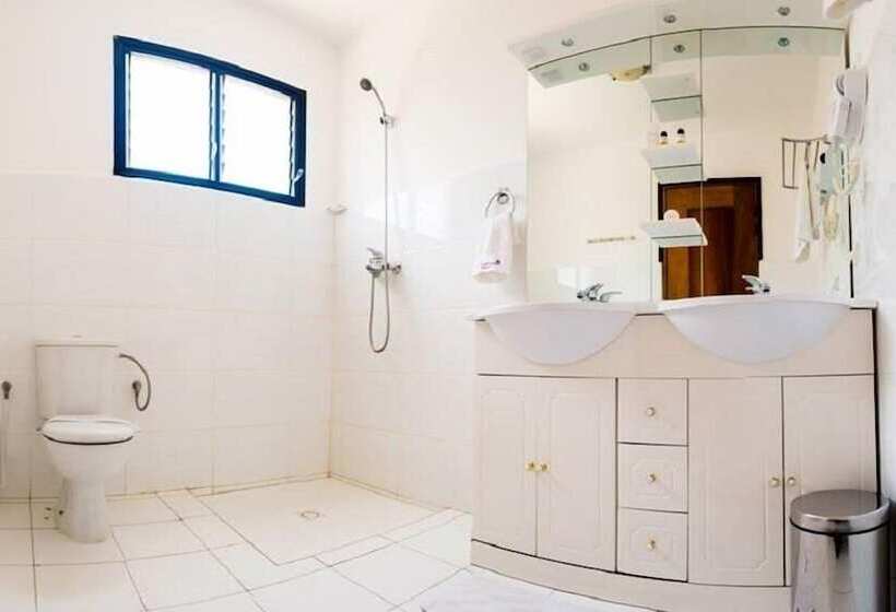 בית מלון כפרי Lovencie Lodge