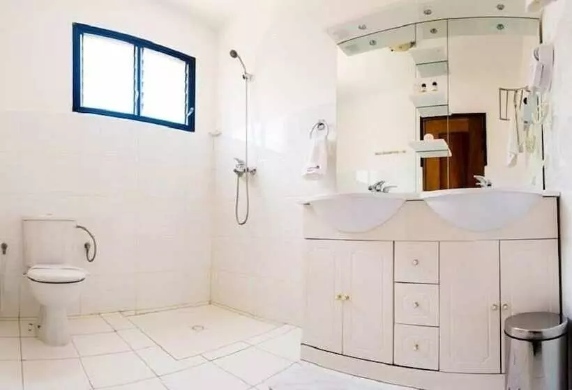 هتل Lovencie Lodge