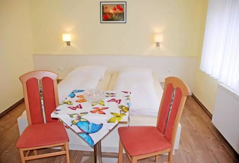 Hotelli Pension Mit Fruehstueck Im Ostseebad