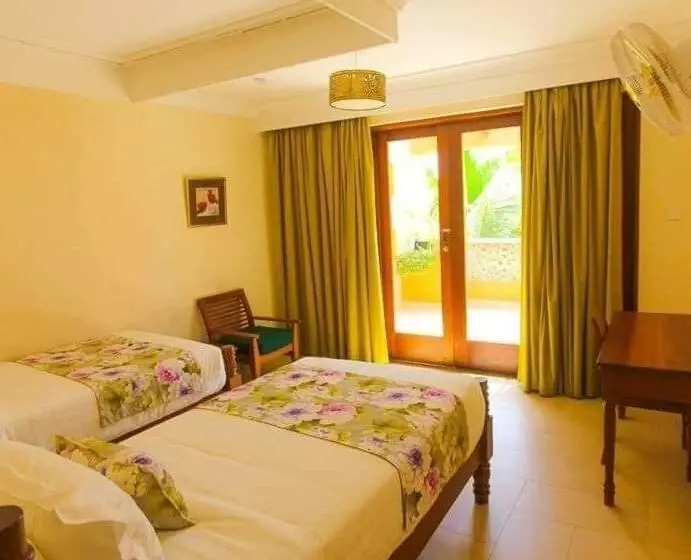 هتل Villa Mandhari   Diani Beach