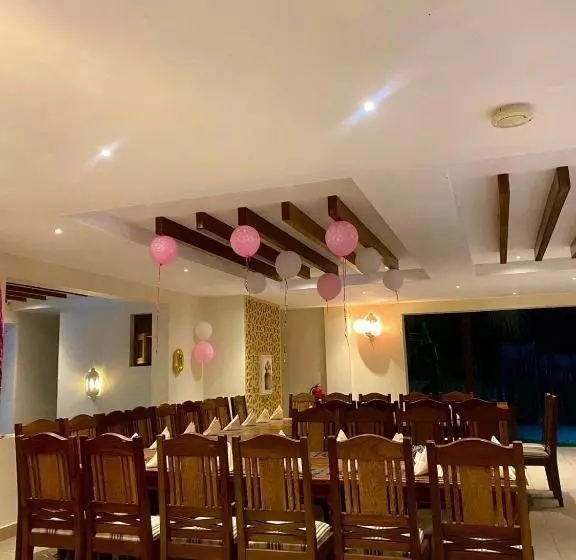 هتل Villa Mandhari   Diani Beach
