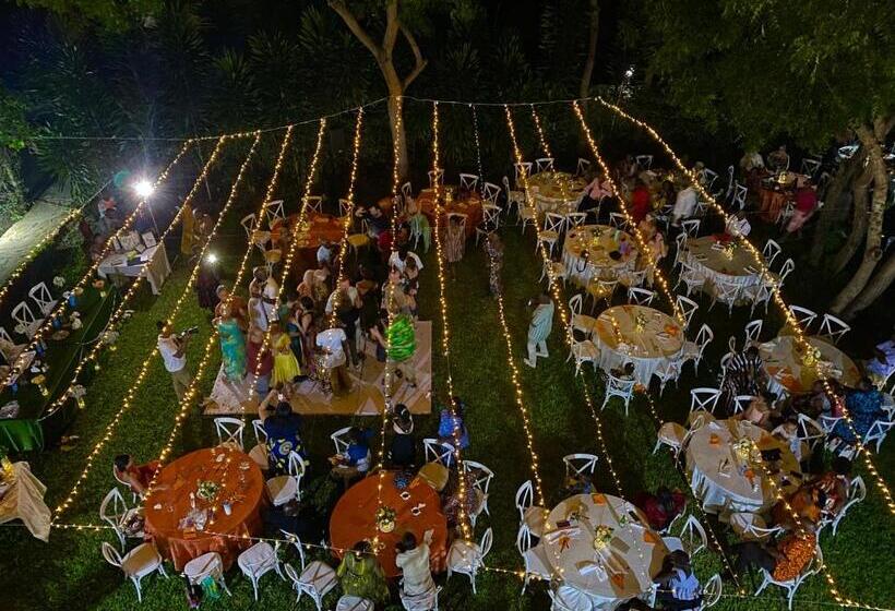 هتل Villa Mandhari Diani Beach