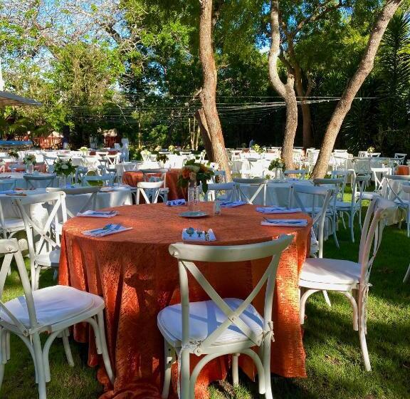 هتل Villa Mandhari Diani Beach