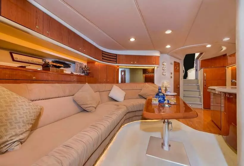 هتل Luxury Yacht