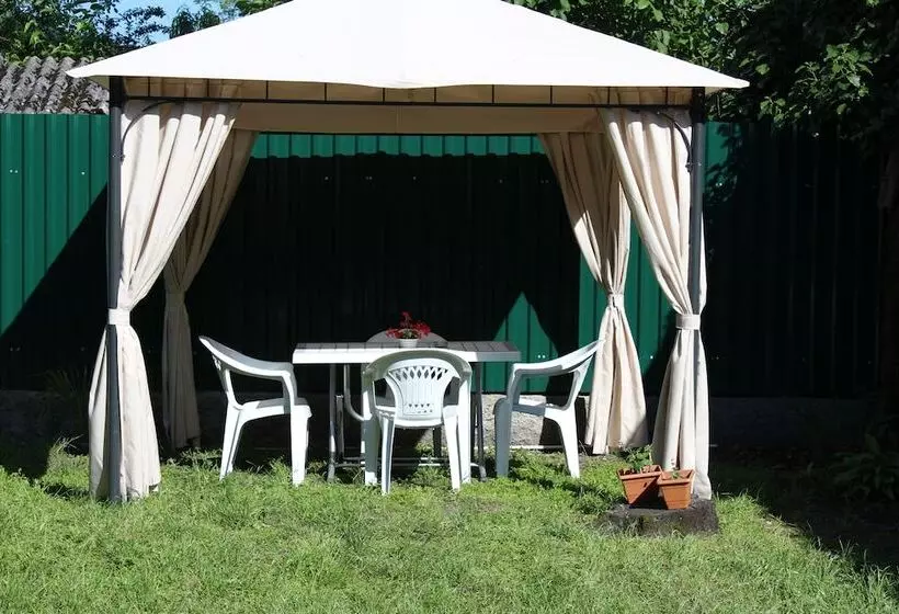 Majatalo La Deka Guesthouse