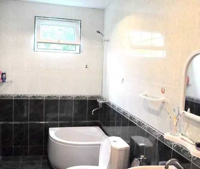 Majatalo La Deka Guesthouse