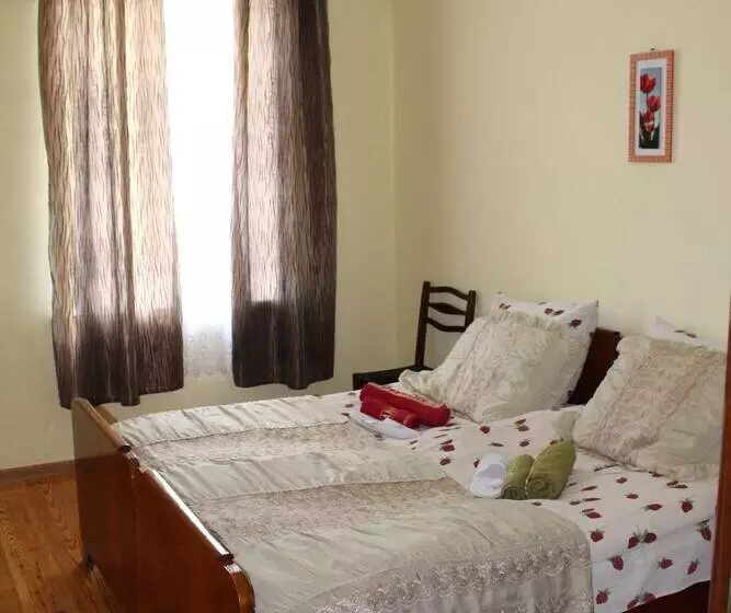 Majatalo La Deka Guesthouse