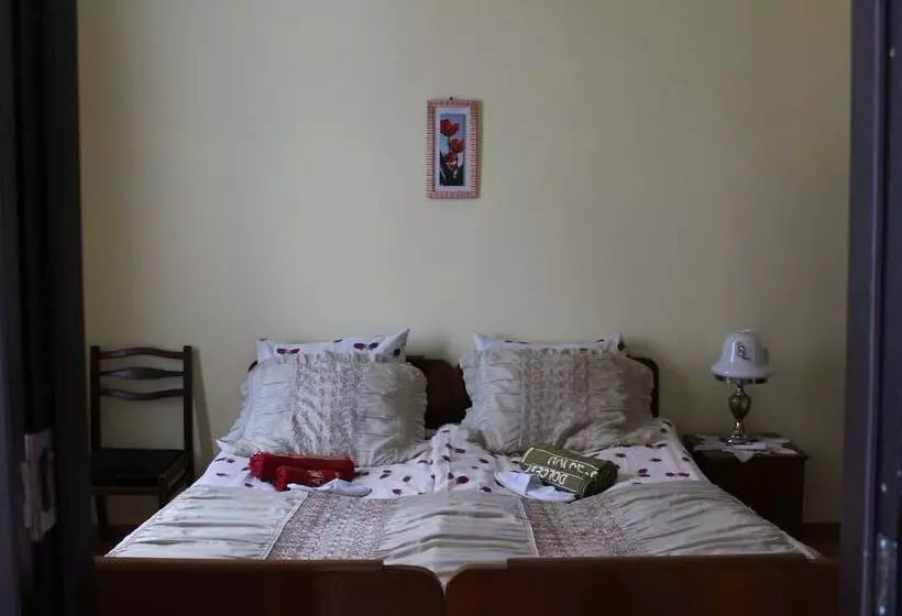 Majatalo La Deka Guesthouse