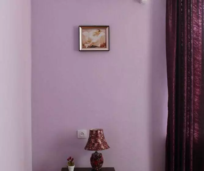 Majatalo La Deka Guesthouse