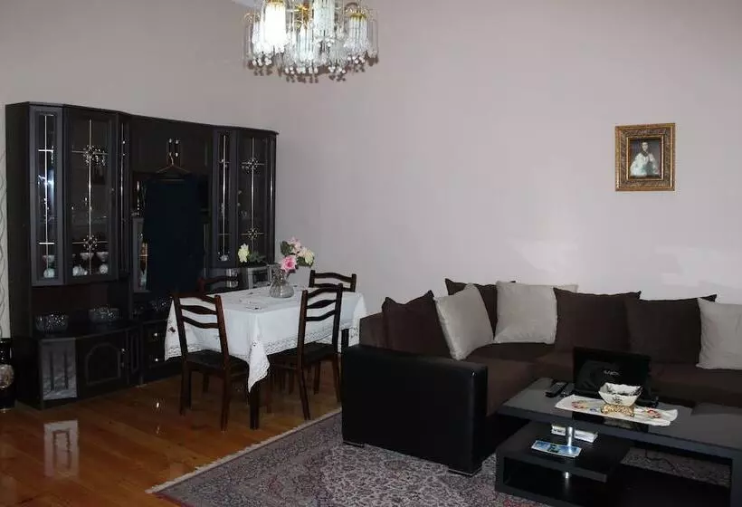 Majatalo La Deka Guesthouse