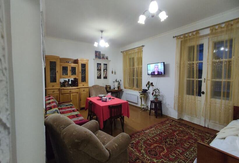 Пансион Lusin Hyuratun