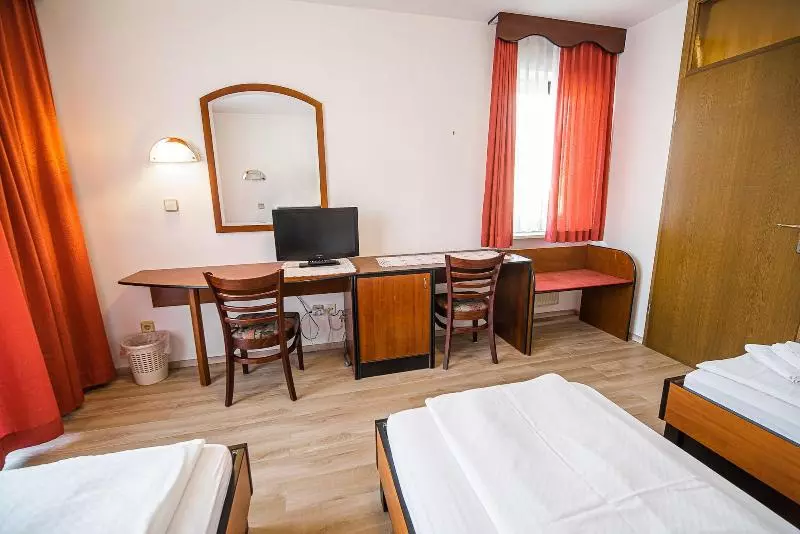 هتل Guesthouse Leski Dvor