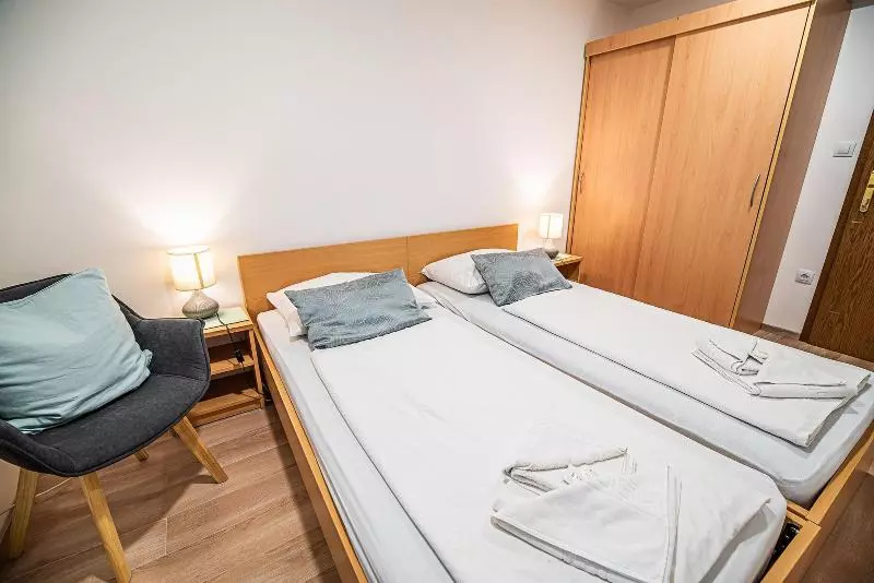 هتل Guesthouse Leski Dvor