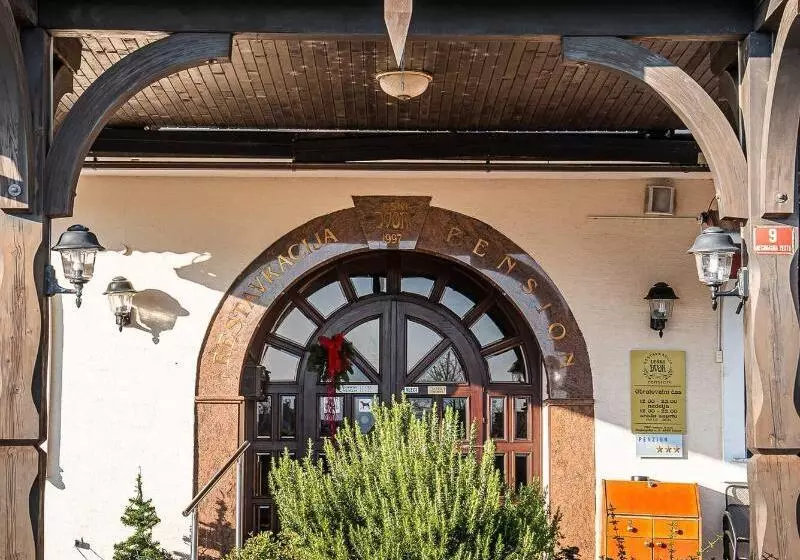 هتل Guesthouse Leski Dvor