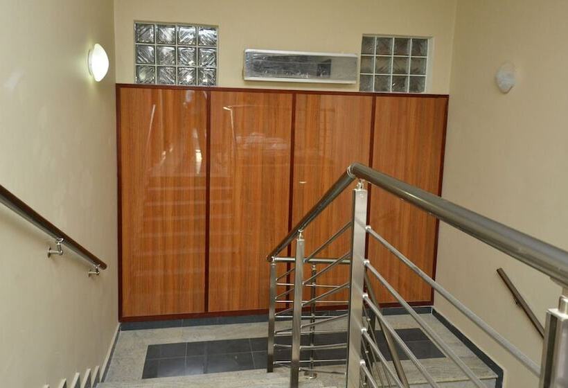 هتل Alphaplus Apartments