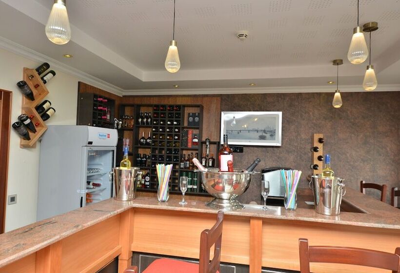 هتل Alphaplus Apartments