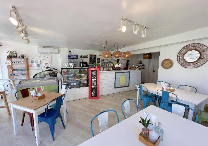 Hotel Deluxe Studios Playa Los Corales